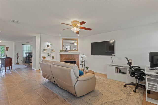 633 Almandora Drive, Arlington, TX 76002