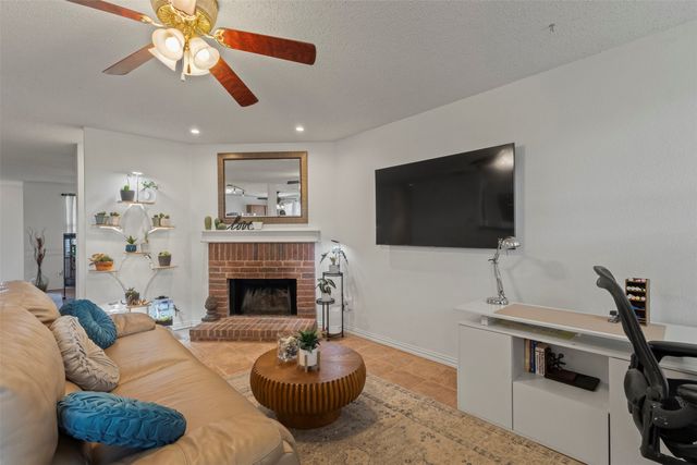 633 Almandora Drive, Arlington, TX 76002