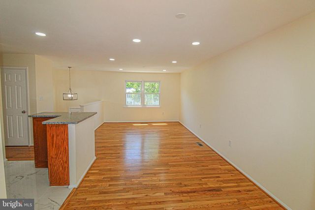 24201 BUSH HILL RD, Gaithersburg, MD 20882