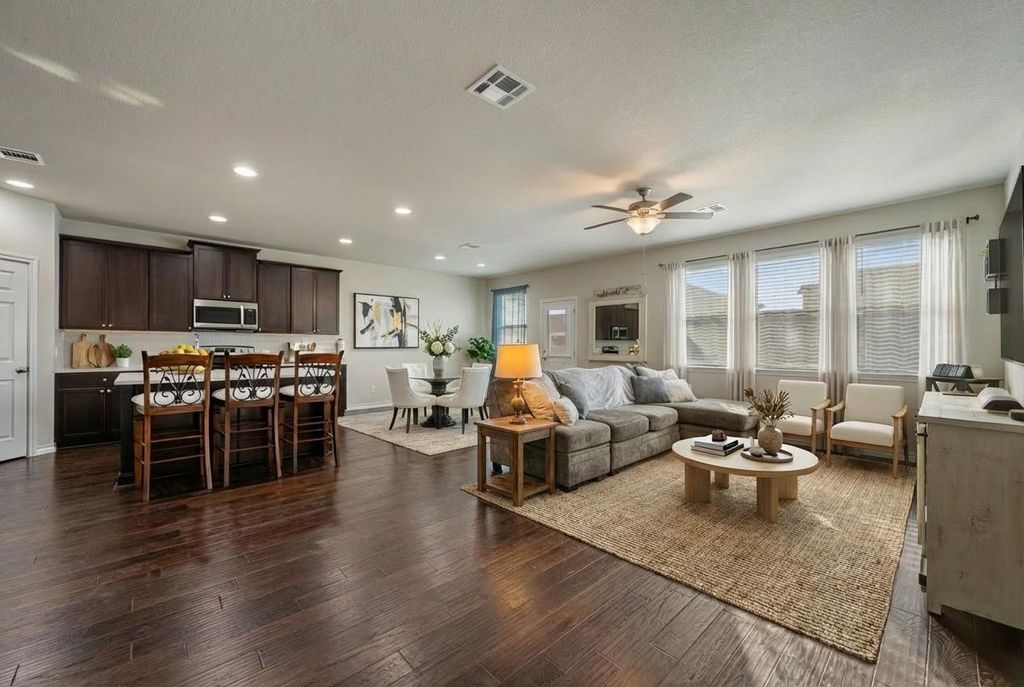 205 Magna LN, Liberty Hill, TX 78642