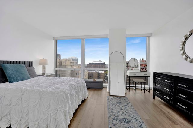 340 W Diversey Parkway 1216, Chicago, IL 60657