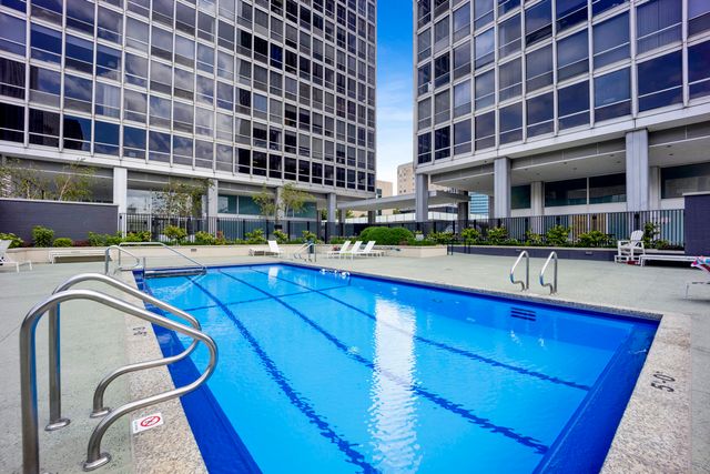 340 W Diversey Parkway 1216, Chicago, IL 60657