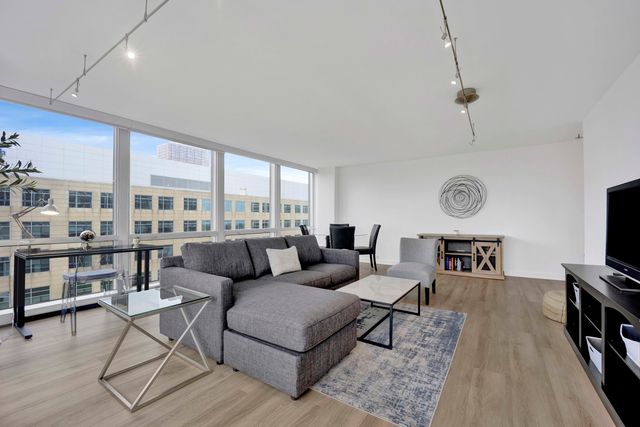 340 W Diversey Parkway 1216, Chicago, IL 60657