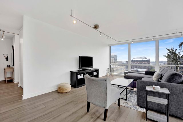 340 W Diversey Parkway 1216, Chicago, IL 60657