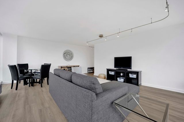 340 W Diversey Parkway 1216, Chicago, IL 60657