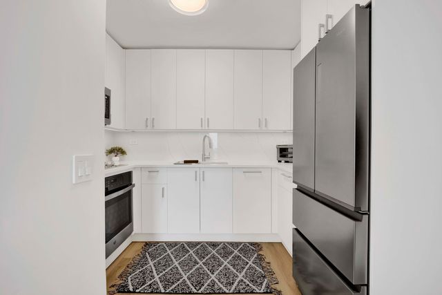 340 W Diversey Parkway 1216, Chicago, IL 60657