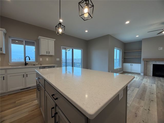 1306 E Gable Way, Tiffin, IA 52340