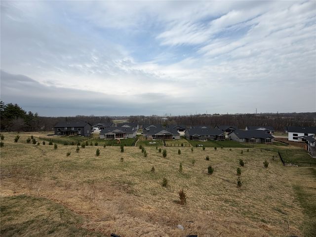 1306 E Gable Way, Tiffin, IA 52340