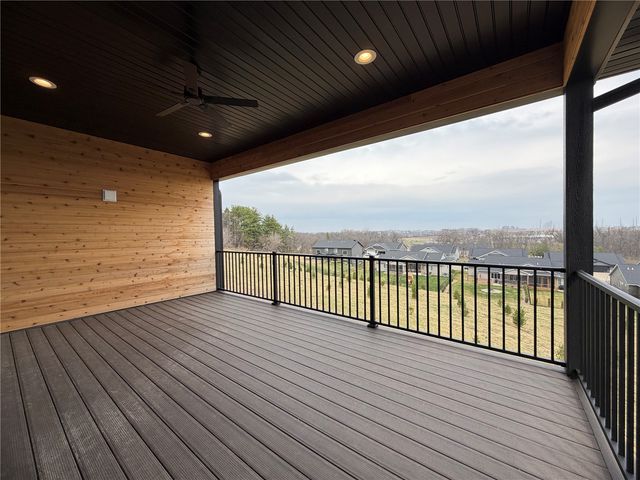 1306 E Gable Way, Tiffin, IA 52340