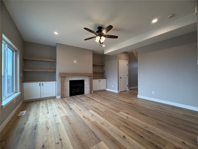 1306 E Gable Way, Tiffin, IA 52340