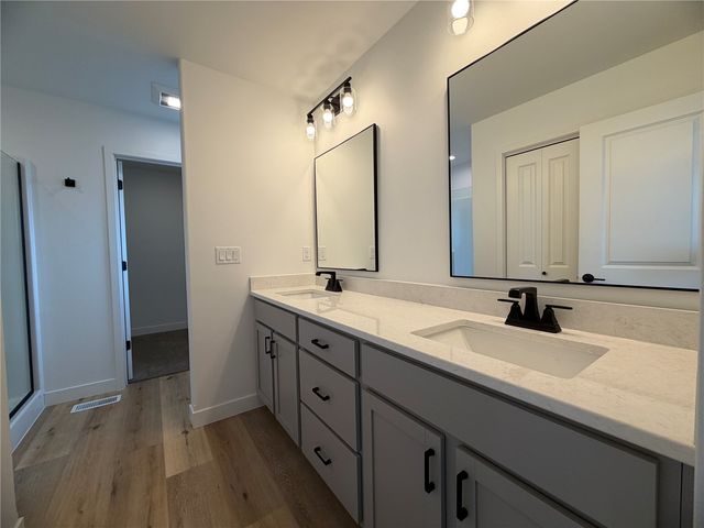 1306 E Gable Way, Tiffin, IA 52340