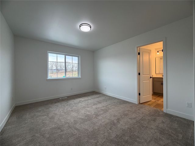 1306 E Gable Way, Tiffin, IA 52340