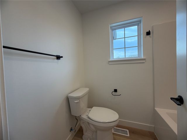 1306 E Gable Way, Tiffin, IA 52340