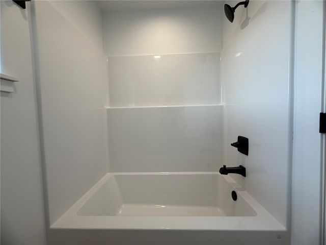 1306 E Gable Way, Tiffin, IA 52340