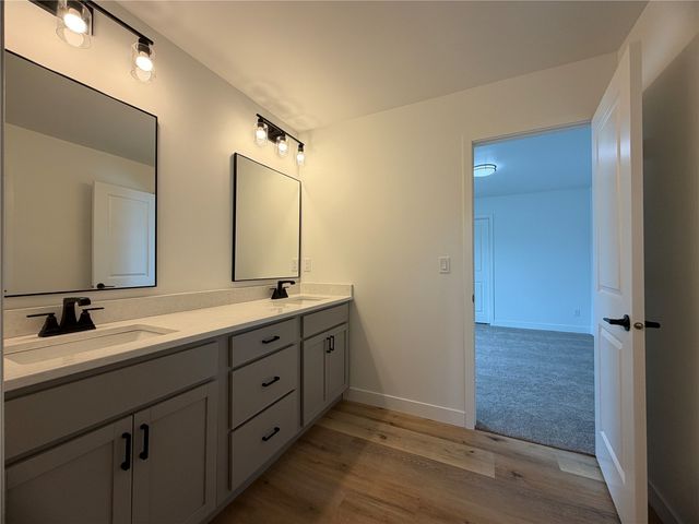 1306 E Gable Way, Tiffin, IA 52340