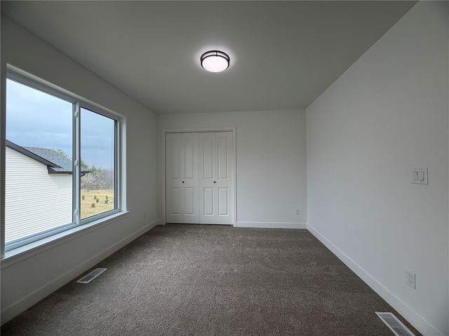 1306 E Gable Way, Tiffin, IA 52340