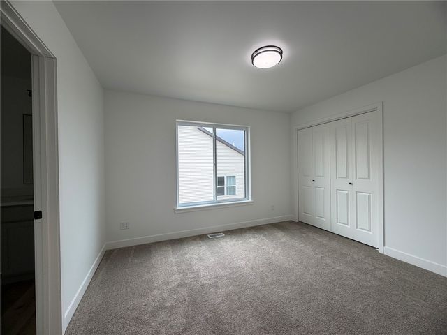 1306 E Gable Way, Tiffin, IA 52340