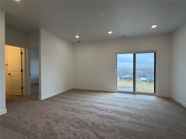 1306 E Gable Way, Tiffin, IA 52340