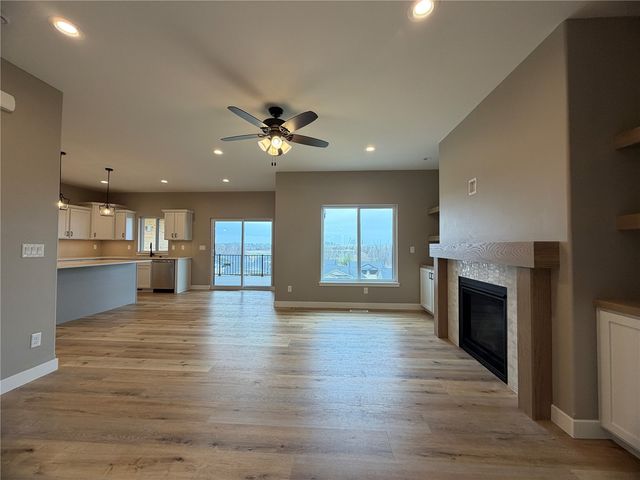 1306 E Gable Way, Tiffin, IA 52340