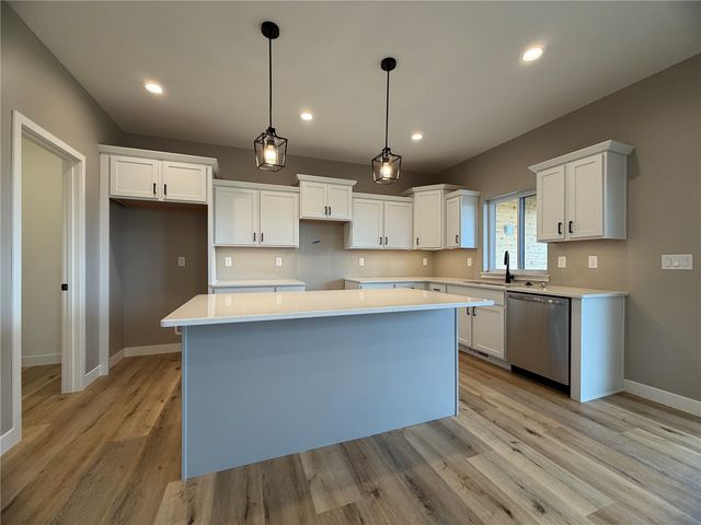 1306 E Gable Way, Tiffin, IA 52340