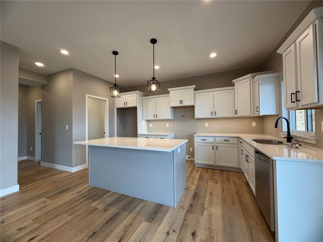 1306 E Gable Way, Tiffin, IA 52340