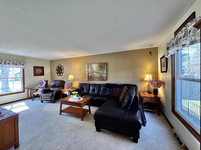 1615 Haymarket ROAD, Waukesha, WI 53189