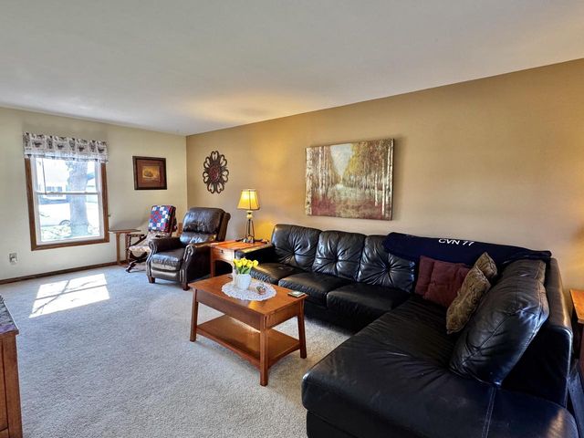 1615 Haymarket ROAD, Waukesha, WI 53189