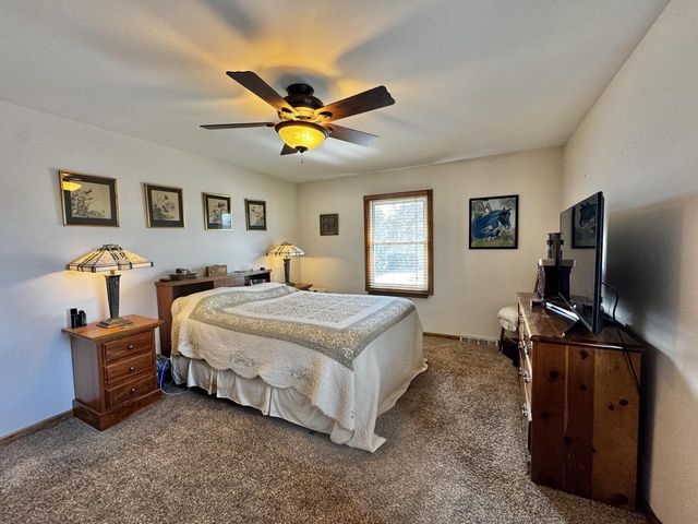 1615 Haymarket ROAD, Waukesha, WI 53189