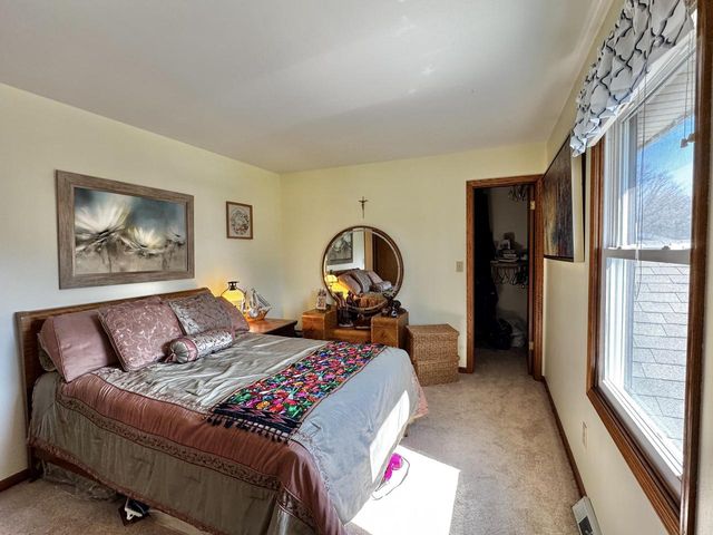 1615 Haymarket ROAD, Waukesha, WI 53189