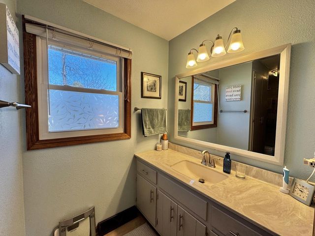 1615 Haymarket ROAD, Waukesha, WI 53189