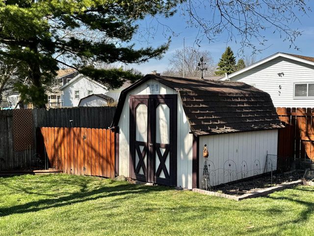1615 Haymarket ROAD, Waukesha, WI 53189