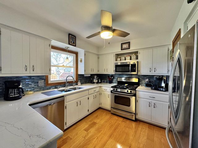 1615 Haymarket ROAD, Waukesha, WI 53189