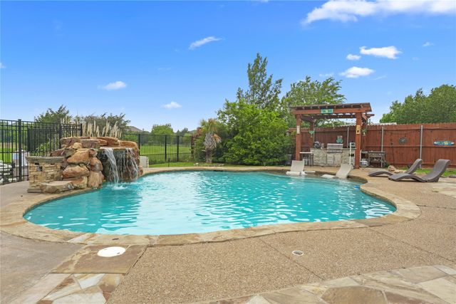 118 Dustin Drive, Fate, TX 75189