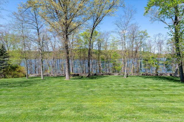 58 Lake Road, Katonah, NY 10536