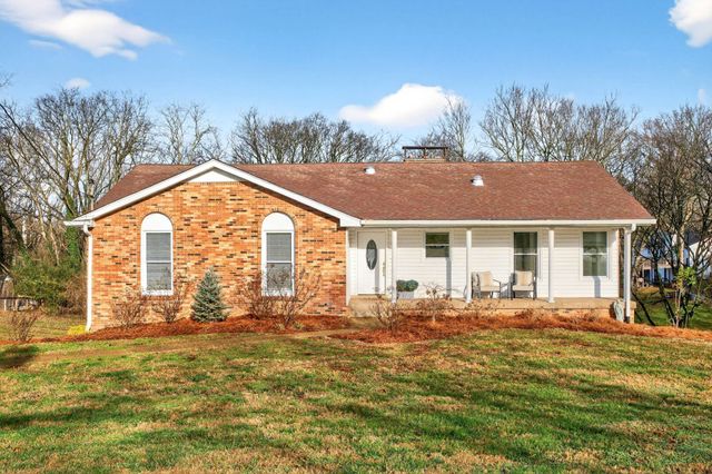 5063 Twin Lakes Dr, Old Hickory, TN 37138