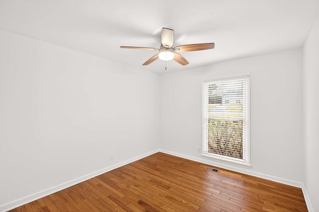 5063 Twin Lakes Dr, Old Hickory, TN 37138