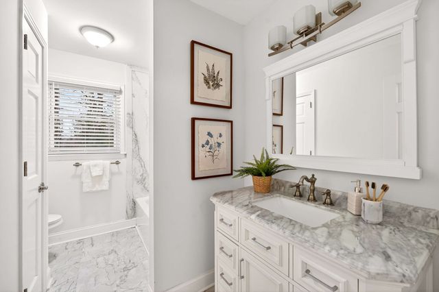 5063 Twin Lakes Dr, Old Hickory, TN 37138