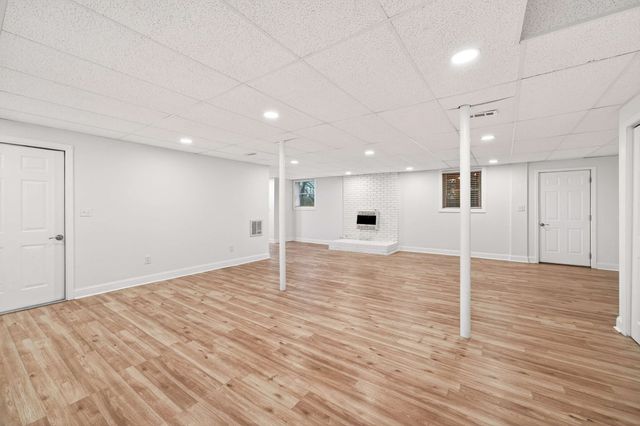 5063 Twin Lakes Dr, Old Hickory, TN 37138