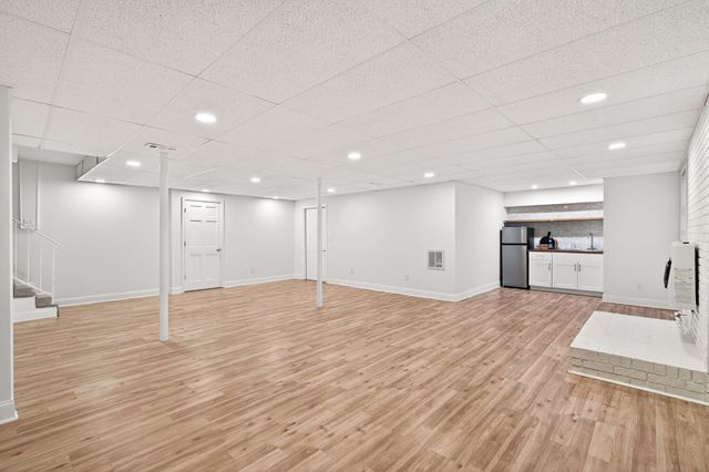 5063 Twin Lakes Dr, Old Hickory, TN 37138