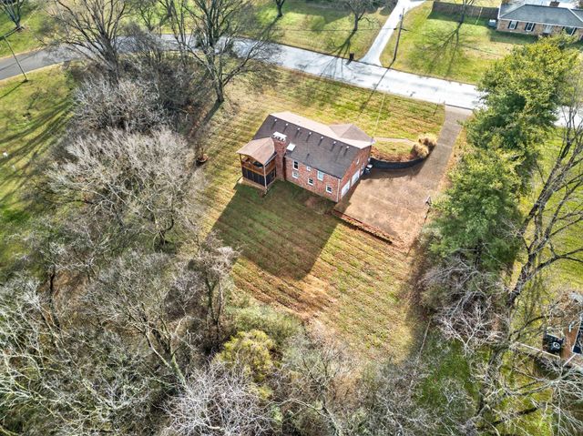 5063 Twin Lakes Dr, Old Hickory, TN 37138