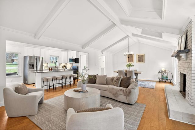 5063 Twin Lakes Dr, Old Hickory, TN 37138