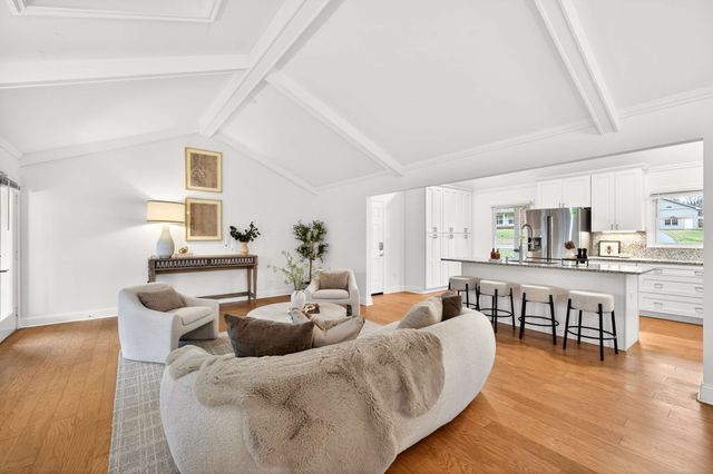 5063 Twin Lakes Dr, Old Hickory, TN 37138