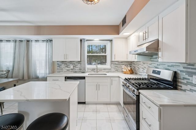 29 Woodside Dr, Rockaway Twp., NJ 07866