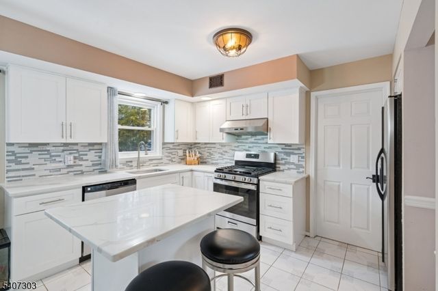 29 Woodside Dr, Rockaway Twp., NJ 07866