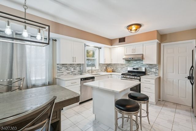 29 Woodside Dr, Rockaway Twp., NJ 07866