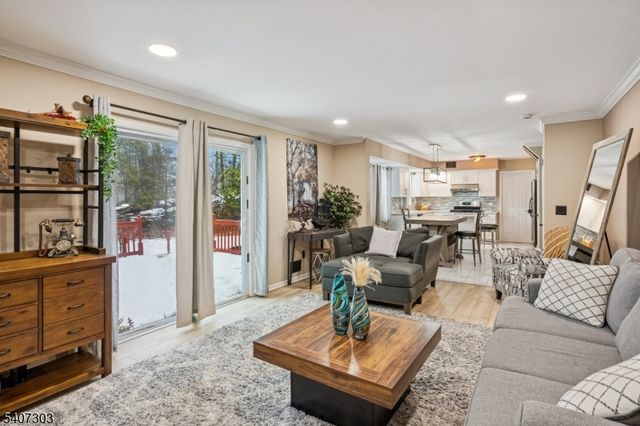 29 Woodside Dr, Rockaway Twp., NJ 07866