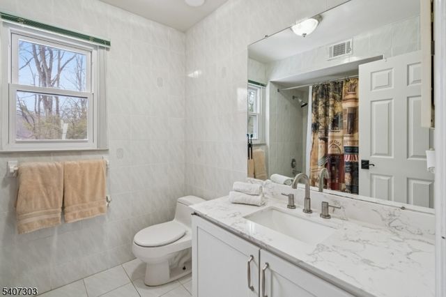 29 Woodside Dr, Rockaway Twp., NJ 07866