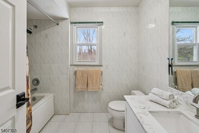 29 Woodside Dr, Rockaway Twp., NJ 07866