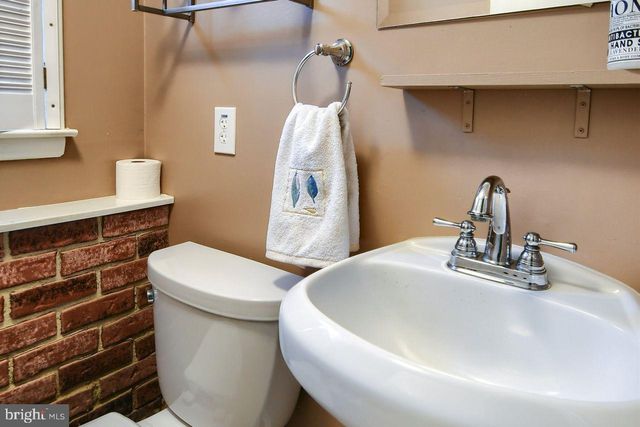 401 LESLIE LN, West Chester, PA 19382