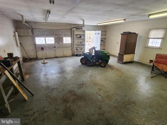 6101 GLEBE RUN RD, Partlow, VA 22534